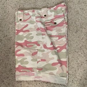 Bass Pro Camo Cargo Shorts - EUC